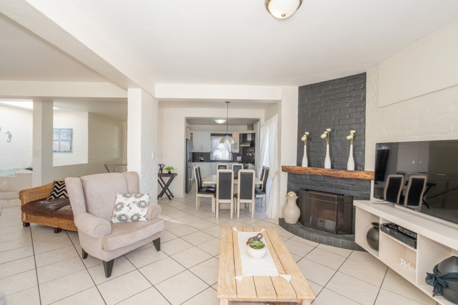 4 Bedroom Property for Sale in Paradise Beach Western Cape